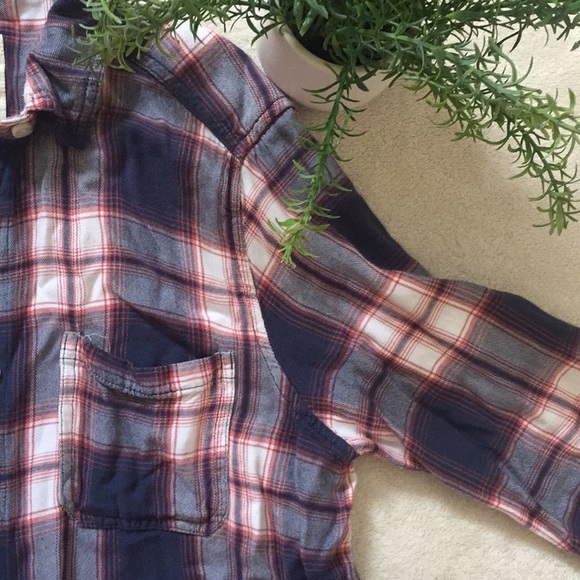 Mossimo button down - Picture 2 of 4